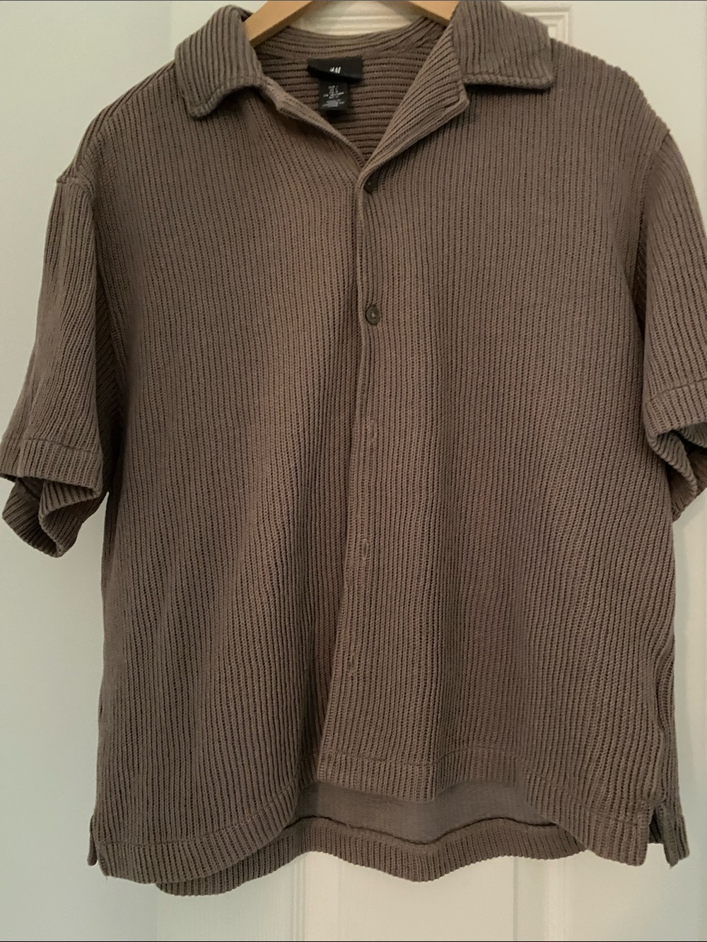 H&M Women’s Taupe Short-Sleeve Button-Down Knit Shirt